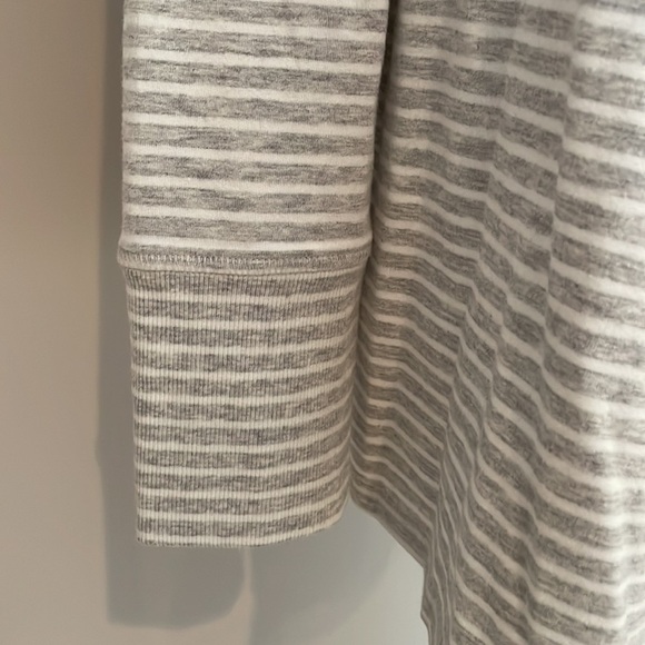 NWT Chico’s Zenergy Stripe Rib Mix Cardigan SZ L Heather Gray Soft and Stretchy - Picture 6 of 13